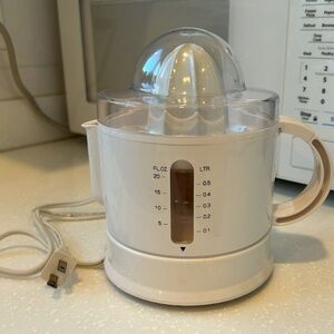 Prinetti Electric Citrus Juicer 8" High 7.5" Long 5.75" Diameter